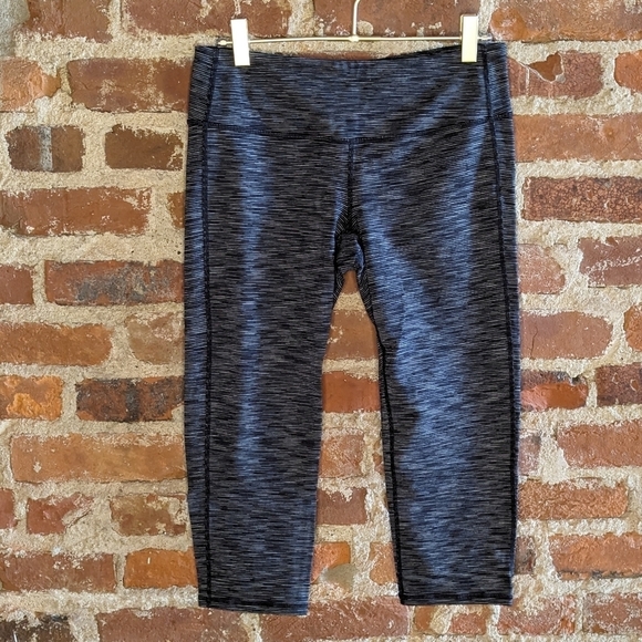 Athleta Medium Black‎ & Gray Striped Capri Workout Yoga Leggings - Picture 1 of 10